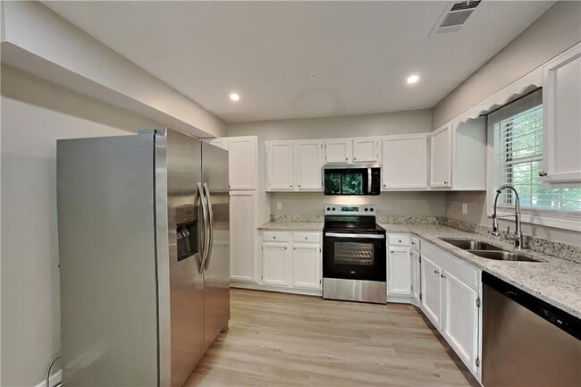 Building Photo - 620 Gregory Manor Dr SW