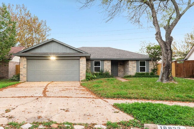 Building Photo - 10922 Village Trail Dr