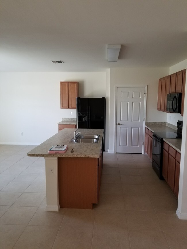 Building Photo - 220 SW 19th Terrace