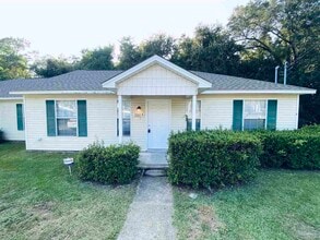 Building Photo - 1000 Sable Dr