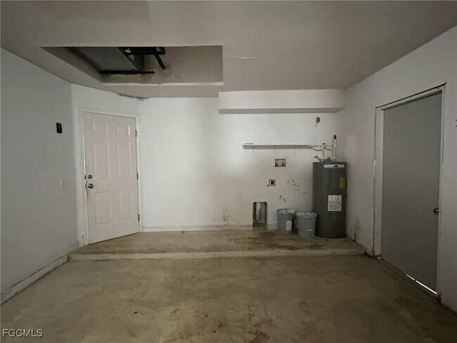 Building Photo - 1321 Diplomat Pkwy E