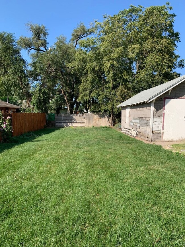 Building Photo - 1 bed 1 bath house