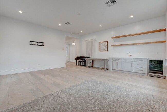 Building Photo - 756 Bruce Moorland St