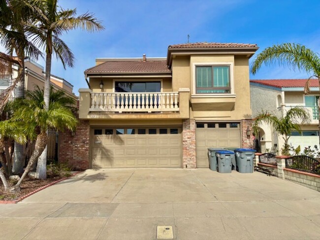 Building Photo - Oxnard | 4 Bed + 3 Bath | WATER FRONT | Fu...