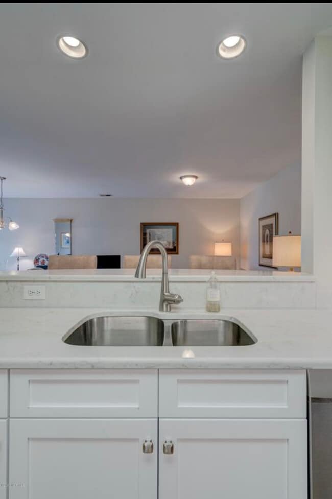 Building Photo - 1040 Bridgeport Way