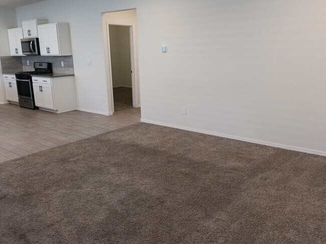 Building Photo - Beautiful 3 bedroom, 2 bathroom in Rio Rancho! Showings available NOW!