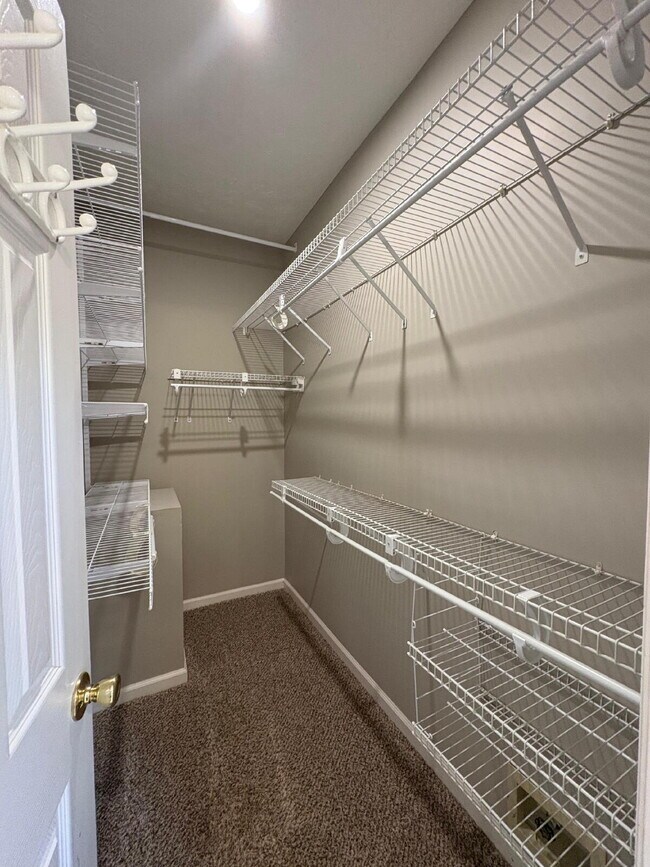 Building Photo - Beautiful executive home, in desirable neighborhood close to schools and Fort Bragg