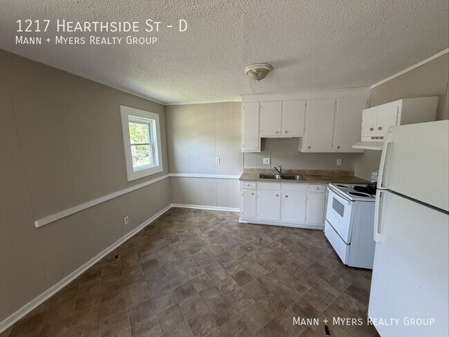 Building Photo - 1217 Hearthside St