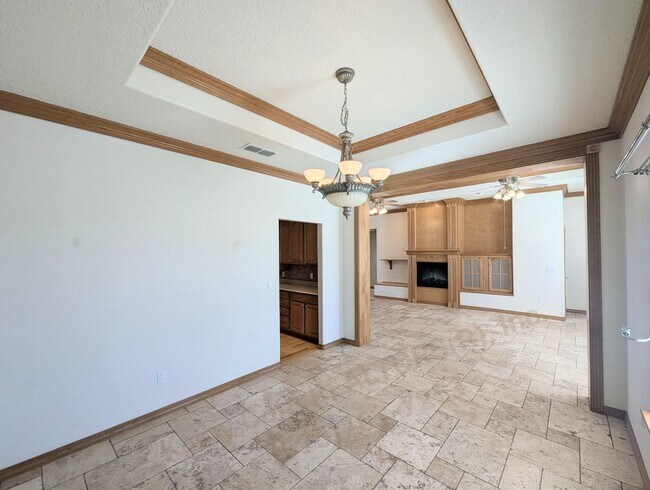 Building Photo - Luxurious Relaxation in Raintree