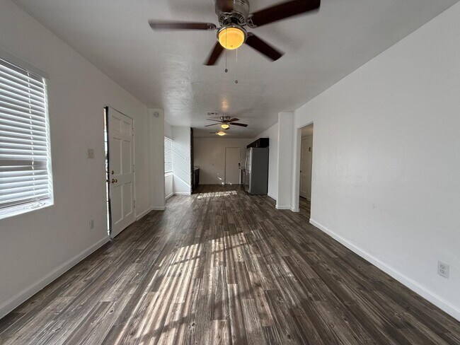 Building Photo - 3422 E Taylor St