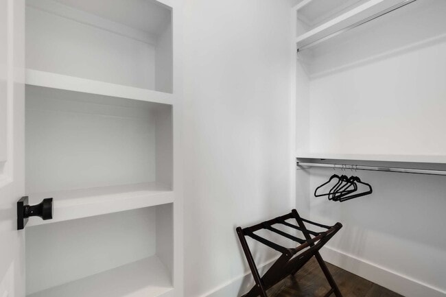 Building Photo - 1806 Lischey Ave