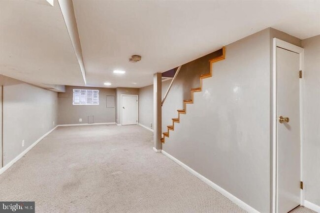 Building Photo - 729 S Lakewood Ave