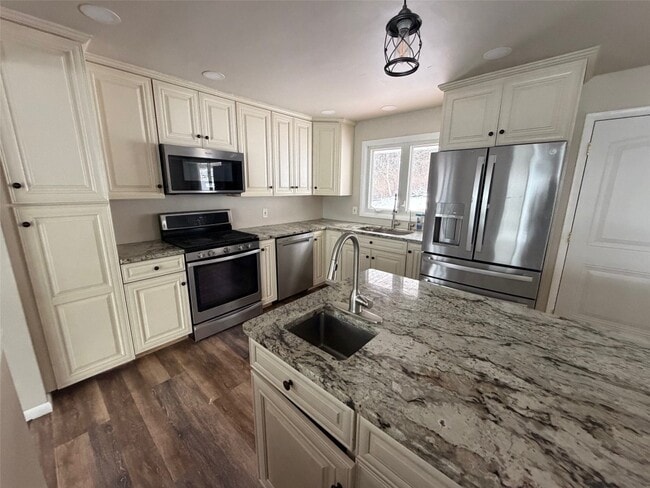 Building Photo - 17 Dover Dr