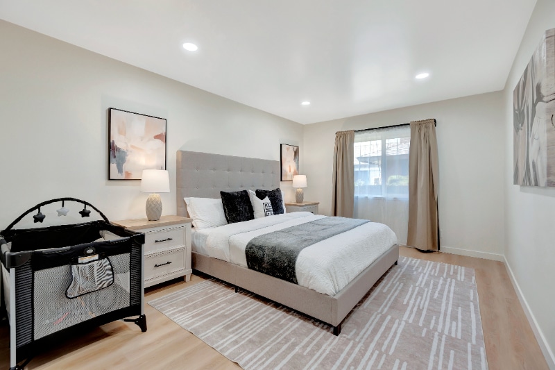 Building Photo - 1676 W Orangewood Ave