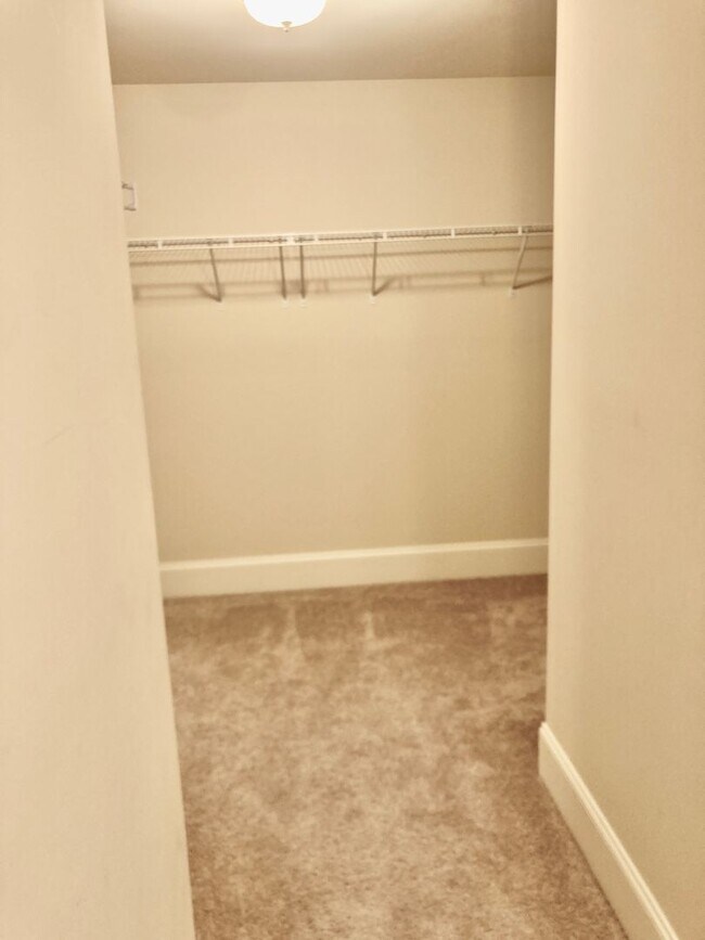 Building Photo - 8758 Crenshaw Dr
