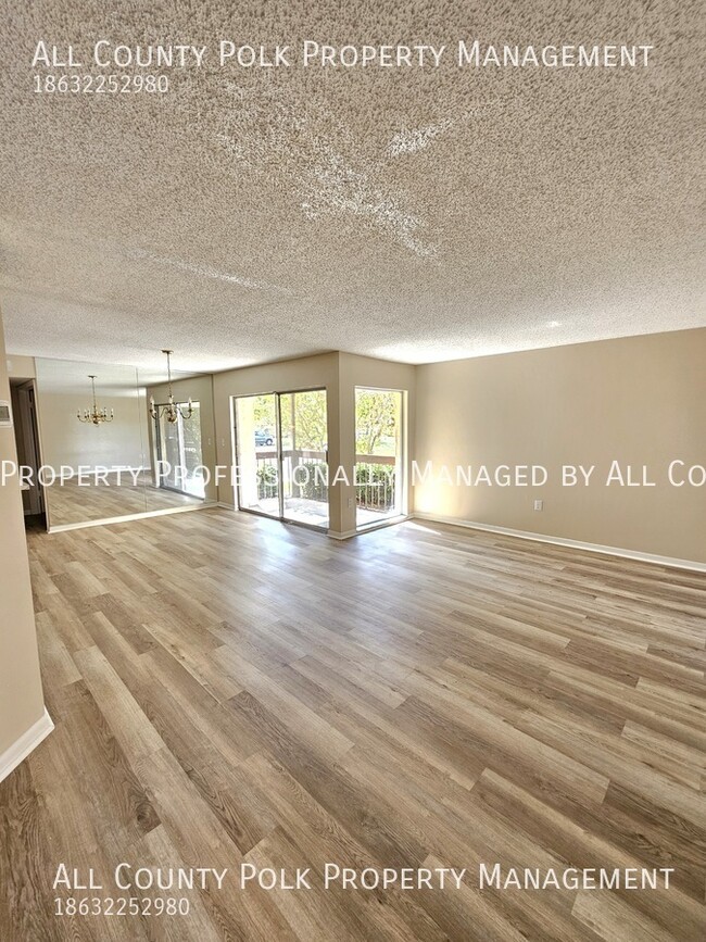 Building Photo - Freshly Renovated 2 Bedroom Condo in Lakel...