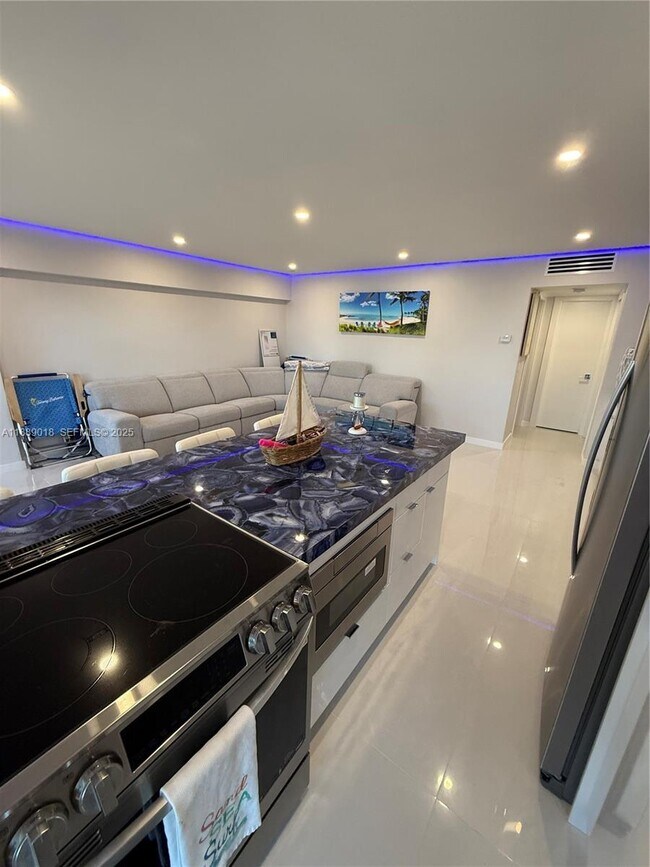 Building Photo - 901 S Surf Rd