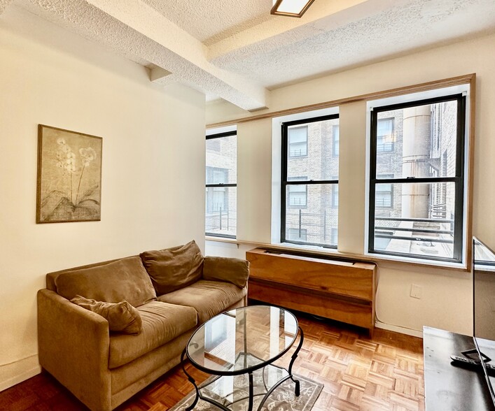 Building Photo - 150 W 51st St