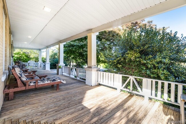 Building Photo - 134 Old Mamaroneck Rd