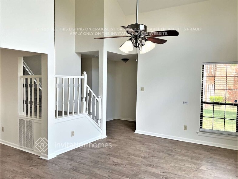 Building Photo - 1803 Shoreline Dr