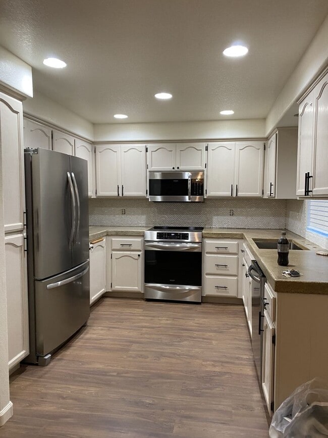 Building Photo - Spacious two bedroom two bath home in Carson City