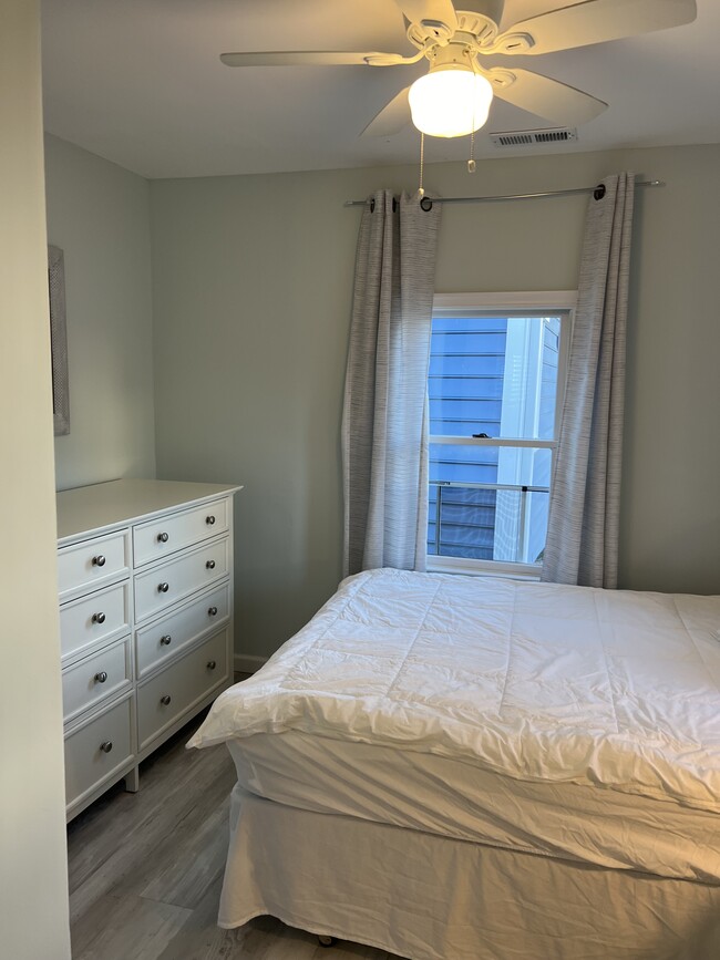 Building Photo - 749 1st St