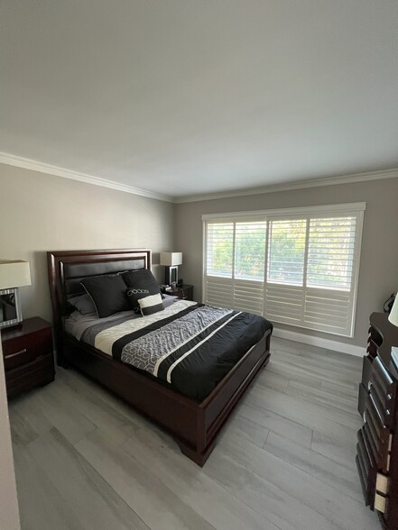 Master bed - 22 Barlovento Ct