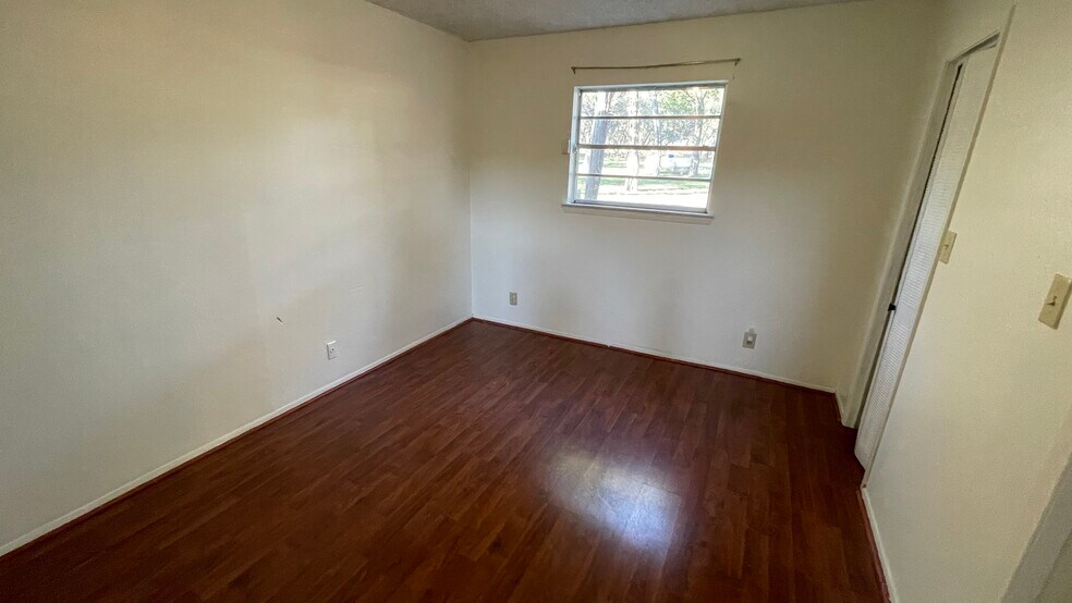 Building Photo - 302 Venture Blvd S