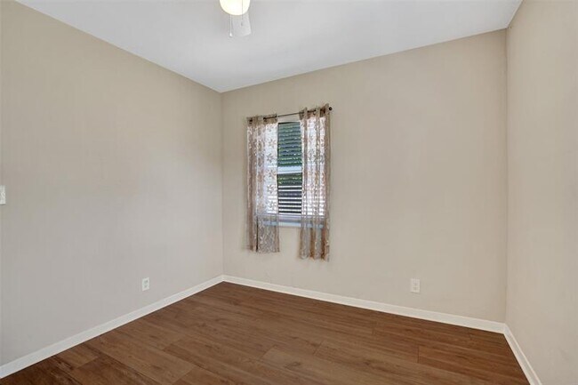 Building Photo - 1222 14th Ct S