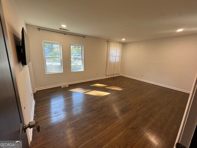Building Photo - 995 Fleetwood Cir SW