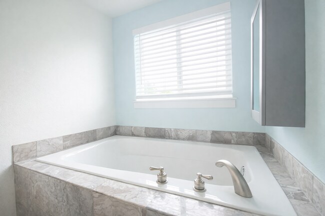 Building Photo - Expansive Orenco Home with 5 Bedrooms, Bonus Room & 3 Full Baths