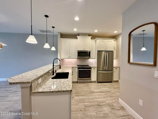 Building Photo - 7634 Loren Cove Dr