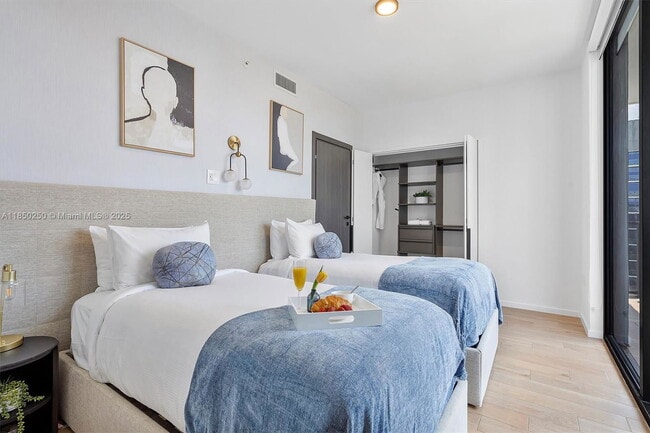 Building Photo - 398 NE 5th St