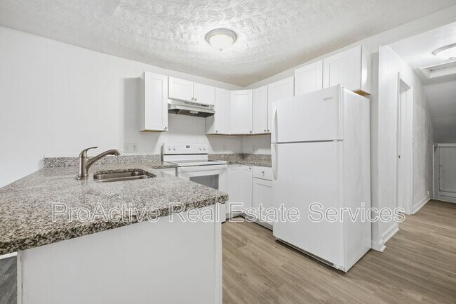 Building Photo - 244 W 32nd St