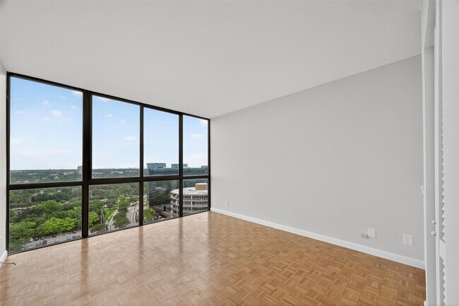 Building Photo - 5001 Woodway Dr