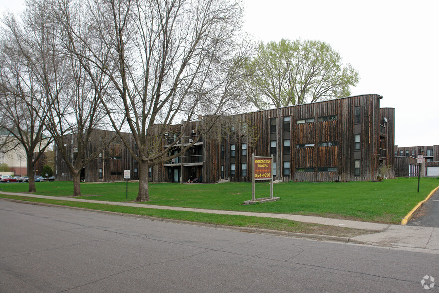 Primary Photo - Metropolitan Towers