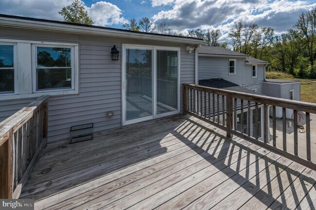 Building Photo - 1979 US-206