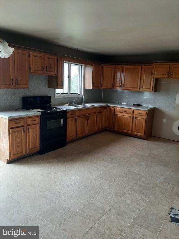 Building Photo - 533 Reisinger Rd