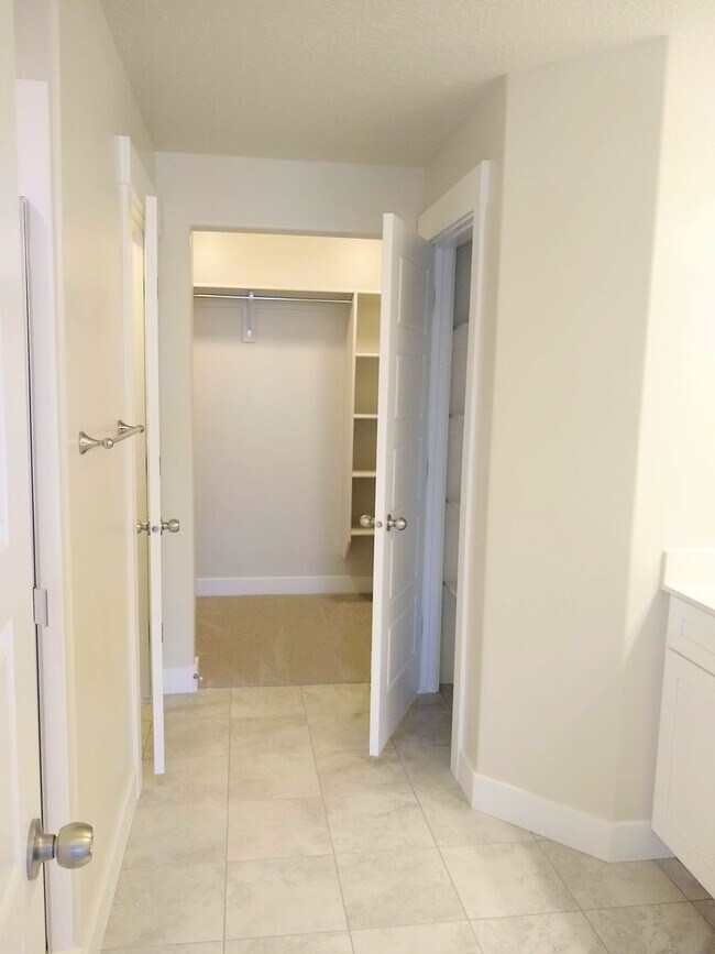 Building Photo - Bluffdale Townhouse Rental in Bringhurst S...