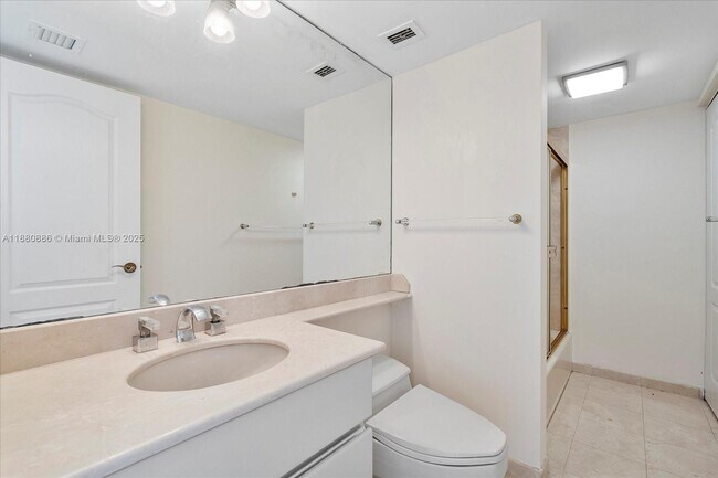 Building Photo - 5757 Collins Ave