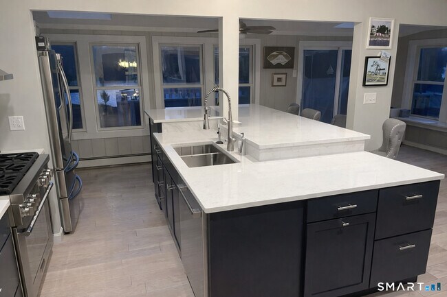 Building Photo - 201 Seneca Dr