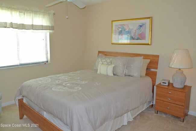 Building Photo - 537 Taylor Ave