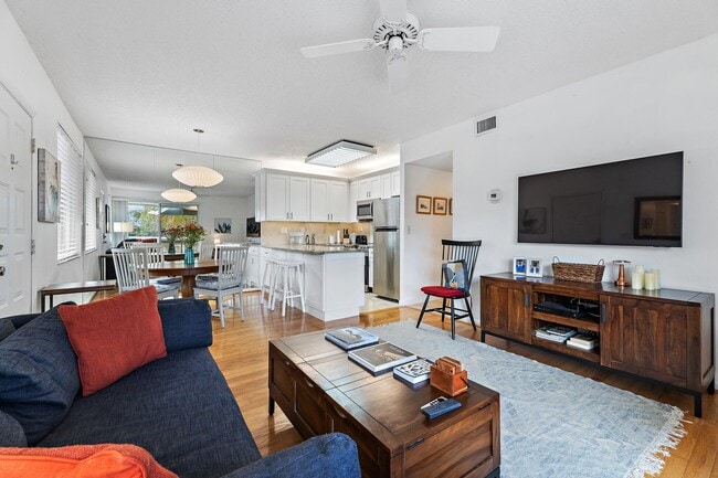 Building Photo - 353 S US Hwy 1