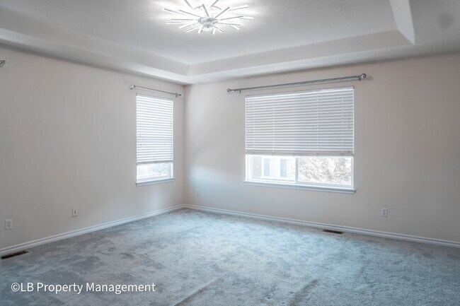 Building Photo - 10590 Pearlwood Cir