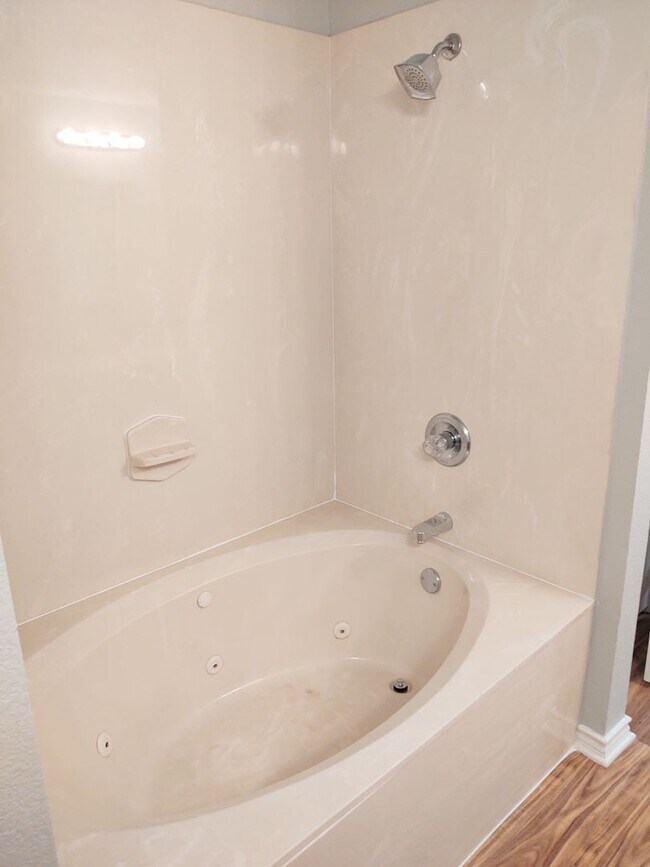 Building Photo - 4 Bed / 2 Bath House in secluded neighborhood with a park and walking trail