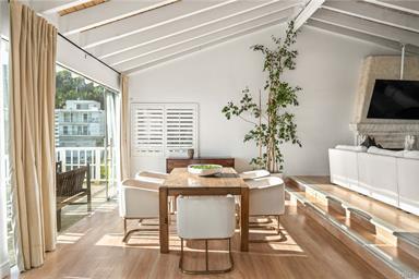 Building Photo - 2019 Sunset Plaza Dr