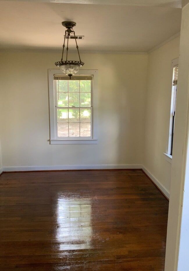 Building Photo - 204 Thames St