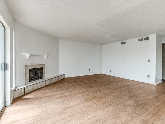 Building Photo - 6728 N Meridian Ave