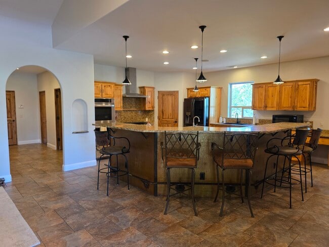 Building Photo - 3209 Silver Fox Dr