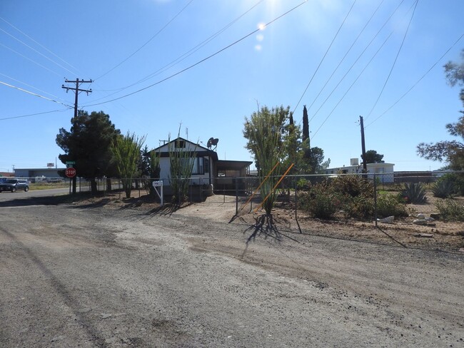 Building Photo - Corner Lot